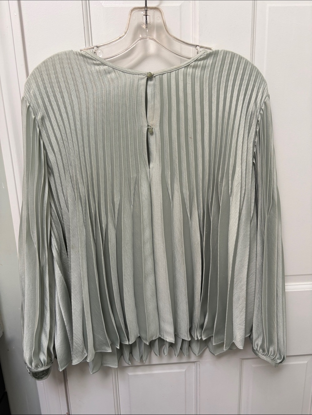 Vince over sized Pleated Long-Sleeve Blouse in Pale Sage